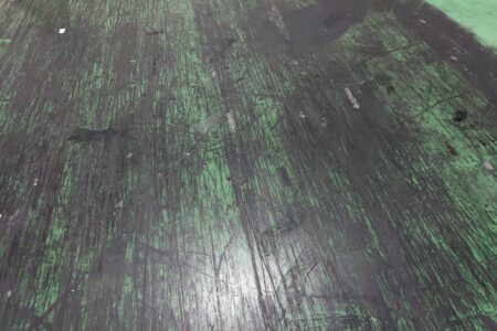 工場タイヤ痕汚れ洗浄作業